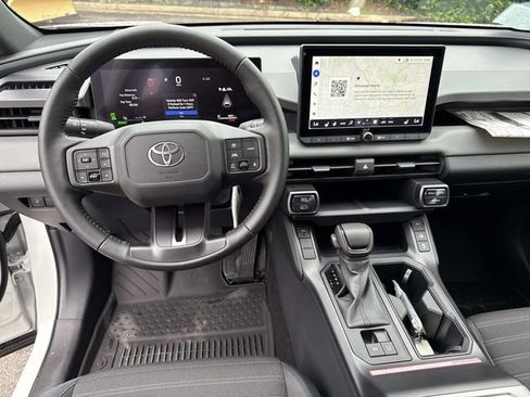 Used 2026 Toyota RAV4 SE w/ Convenience Package AWD/4WD image 18