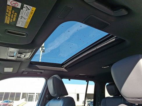 Used 2023 Lexus LX 600 4WD w/ Luxury Package image 15