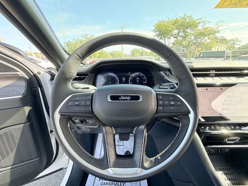 New 2026 Jeep Grand Cherokee Altitude image 12