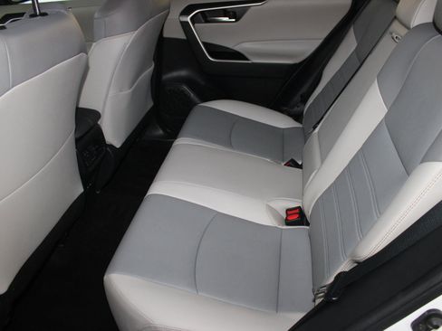 Used 2023 Toyota RAV4 XLE Premium image 14