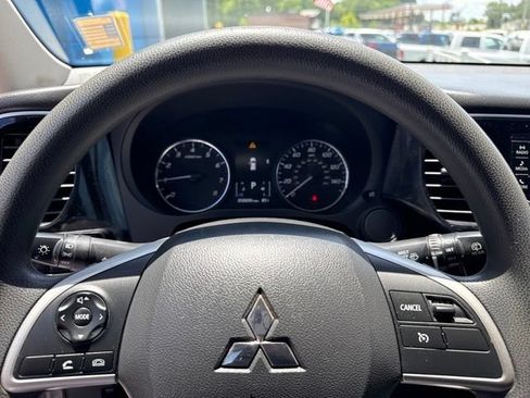 Used 2019 Mitsubishi Outlander ES FWD image 17