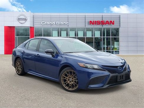 Used 2024 Toyota Camry SE image 1