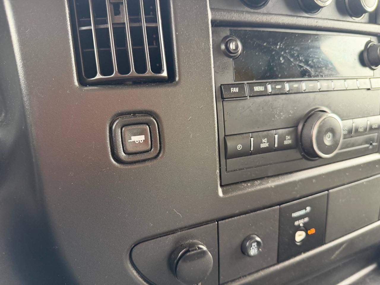 Used 2020 Chevrolet Express 3500 RWD image 23
