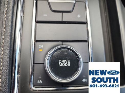 Used 2024 Ford Expedition XLT image 27