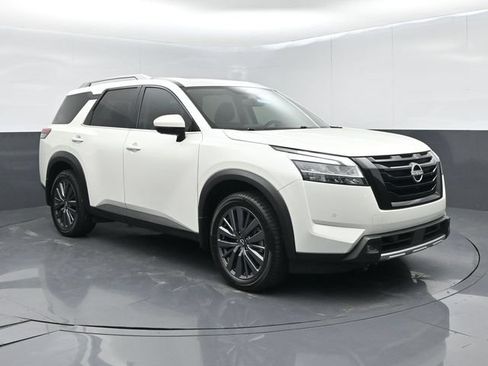 Used 2022 Nissan Pathfinder SL w/ SL Premium Package FWD image 2