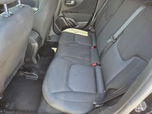 Used 2019 Jeep Renegade Sport w/ Sport Appearance Group AWD/4WD image 9