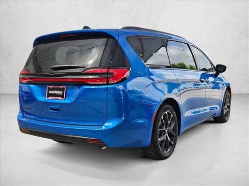 New 2026 Chrysler Pacifica Select FWD image 2