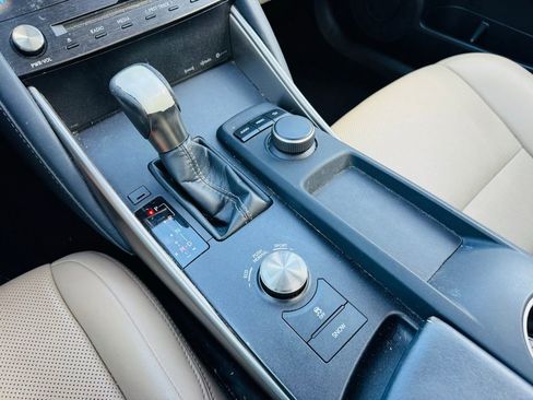 Used 2018 Lexus IS 300 image 22
