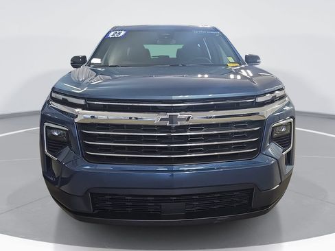 Used 2025 Chevrolet Traverse LT w/ Driver Confidence Package AWD/4WD image 10