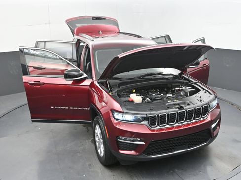 Used 2023 Jeep Grand Cherokee Limited AWD/4WD image 41
