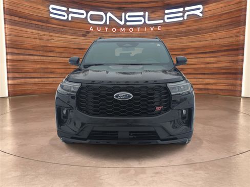 Used 2025 Ford Explorer ST image 8