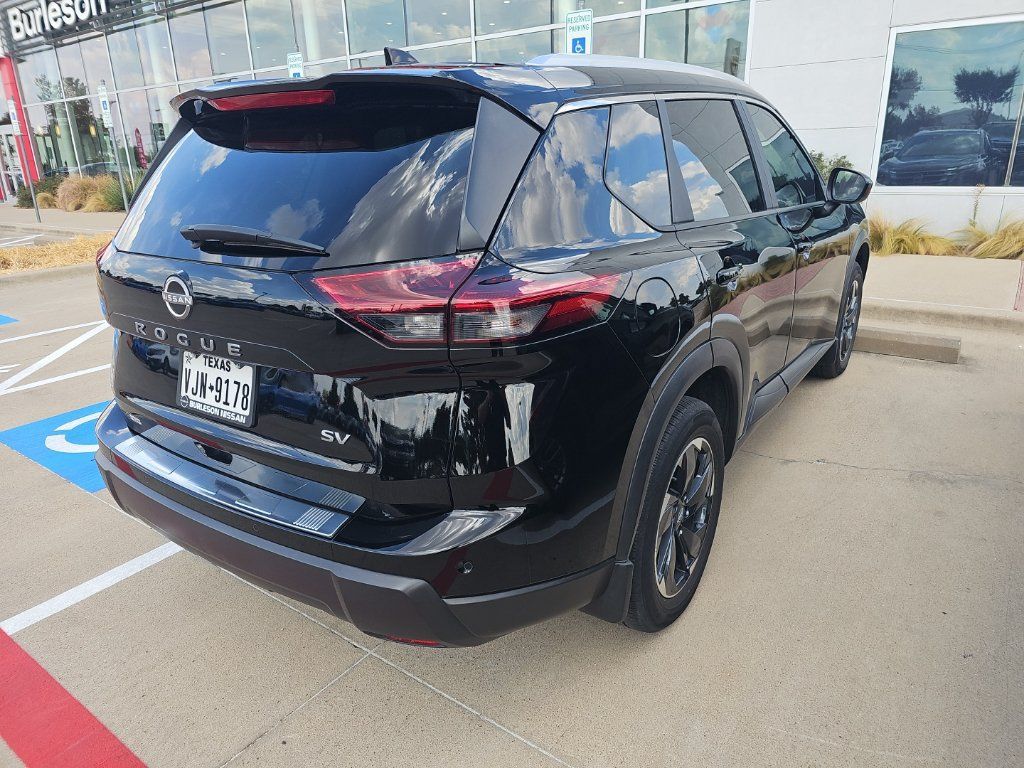 Certified 2024 Nissan Rogue SV w/ SV Premium Package FWD image 9