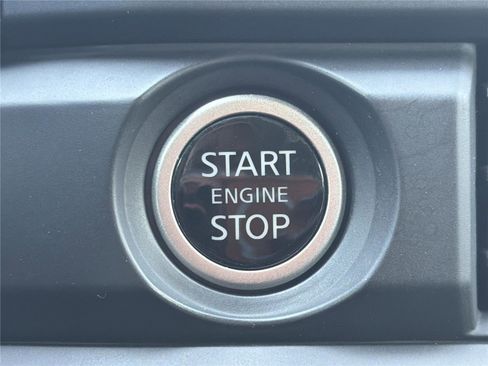 Used 2024 Nissan Pathfinder S AWD/4WD image 9