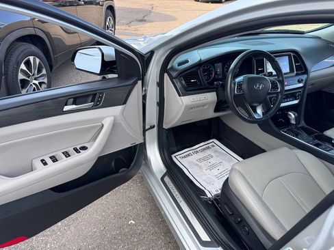 Used 2019 Hyundai Sonata Limited w/ Ultimate Package 04 image 12