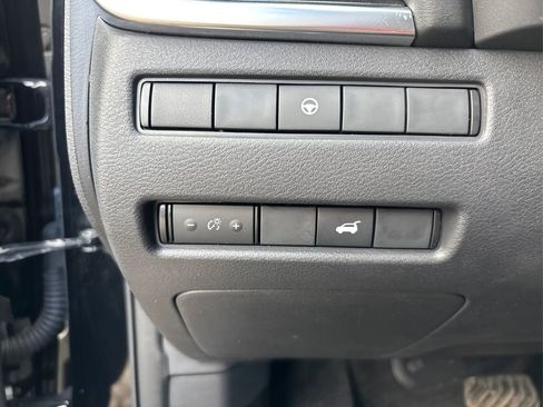 Used 2023 Nissan Rogue SV w/ SV Premium Package image 38