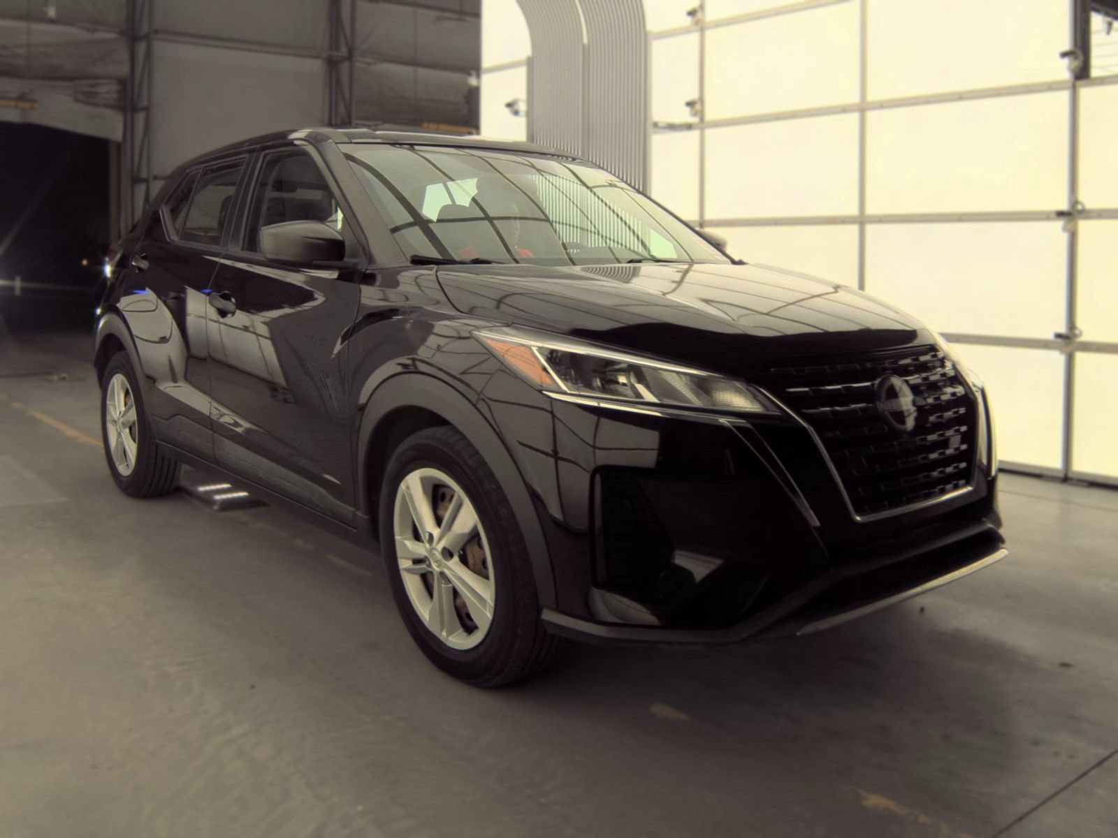 Used 2022 Nissan Kicks S FWD image 4