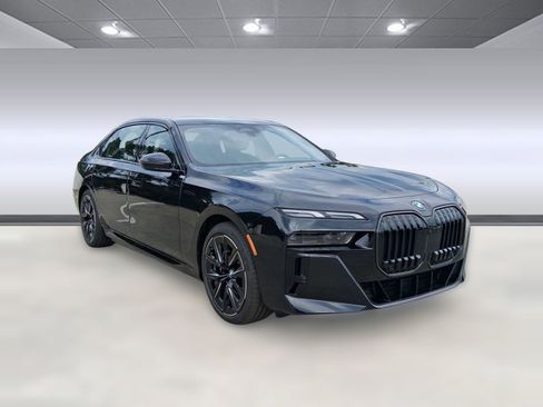 Used 2026 BMW i7 eDrive50 w/ M Sport Package RWD image 6