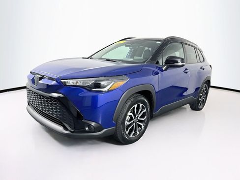 Used 2025 Toyota Corolla Cross AWD Hybrid w/ Moonroof Package image 3