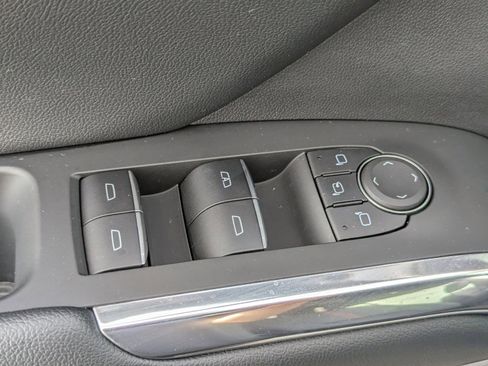 Used 2025 Chevrolet Traverse RS image 25