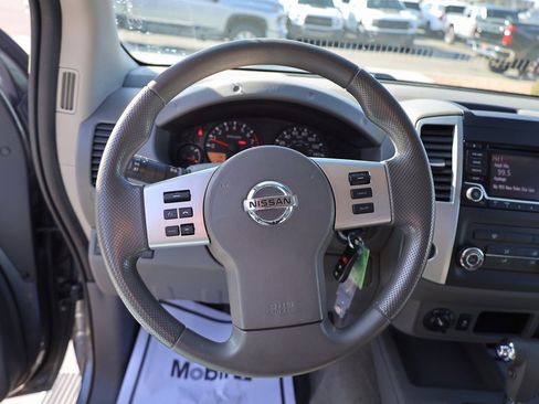 Used 2018 Nissan Frontier SV image 13