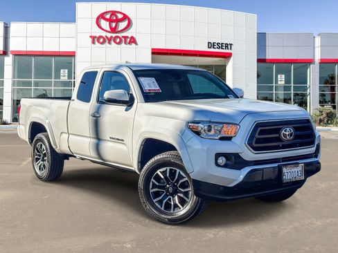Used 2020 Toyota Tacoma SR5 RWD image 1