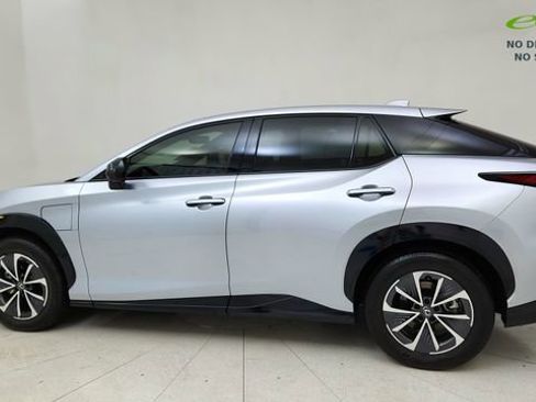 Used 2025 Lexus RZ 300e w/ Cold Area Package FWD image 4