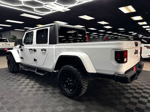 Used 2022 Jeep Gladiator Willys image 9