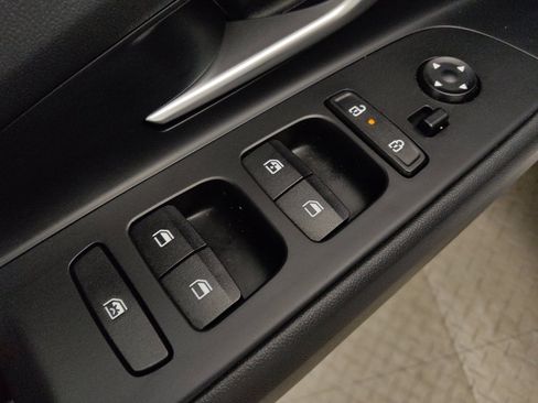 Used 2025 Hyundai Elantra SEL FWD image 27