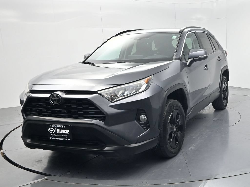 Used 2021 Toyota RAV4 XLE AWD/4WD image 3