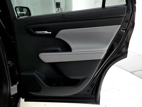 Certified 2024 Toyota Highlander XLE AWD/4WD image 19