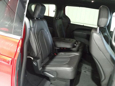 New 2026 Chrysler Pacifica Select image 7