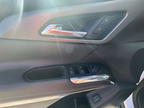 Used 2025 Chevrolet Traverse LT image 23