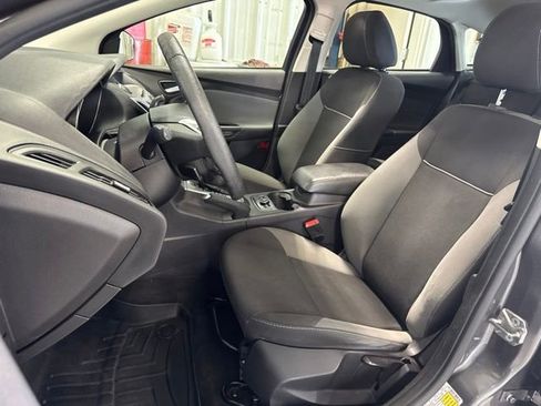 Used 2014 Ford Focus SE w/ SE Winter Package FWD image 29