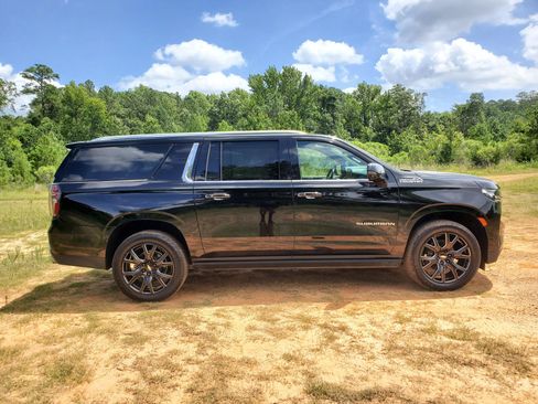 Used 2021 Chevrolet Suburban High Country w/ Premium Package AWD/4WD image 35