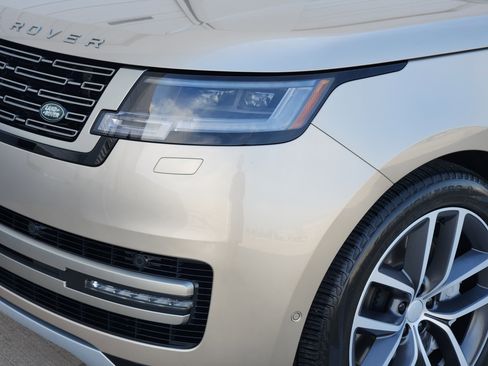 Used 2024 Land Rover Range Rover Long Wheelbase SE image 9