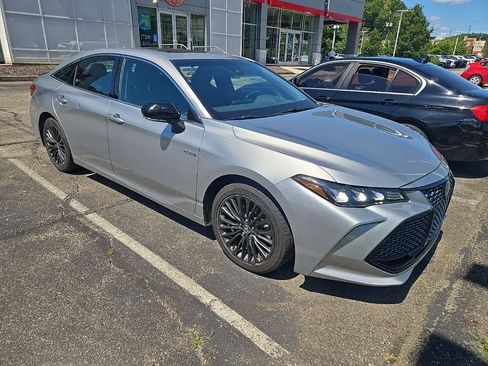 Used 2021 Toyota Avalon XSE FWD image 3