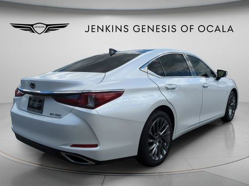 Used 2024 Lexus ES 350 Luxury w/ Technology Package FWD image 3