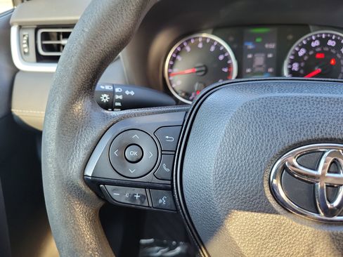 Used 2022 Toyota RAV4 LE image 16