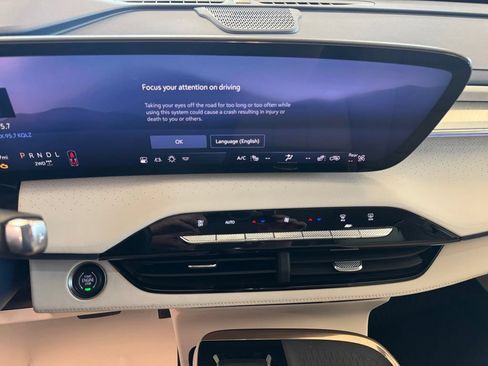 Used 2025 Buick Enclave Avenir w/ Super Cruise Package AWD/4WD image 21