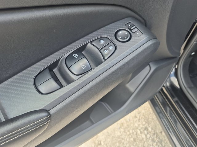 Used 2025 Nissan Altima 2.5 SV FWD image 10