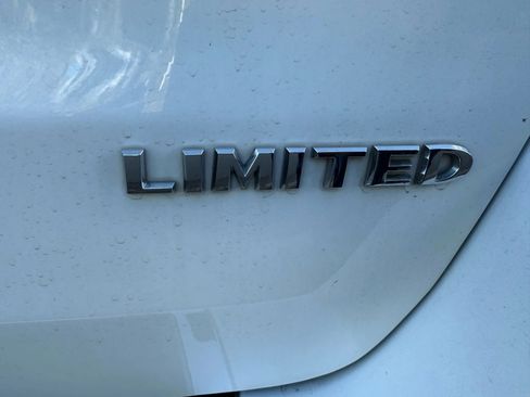 Used 2018 Jeep Grand Cherokee Limited image 15