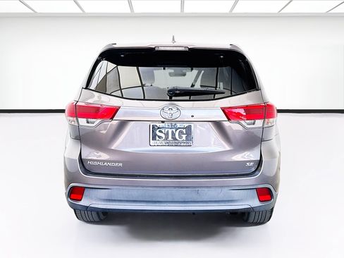 Used 2018 Toyota Highlander SE FWD image 5