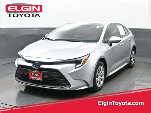 Used 2025 Toyota Corolla LE FWD image 1