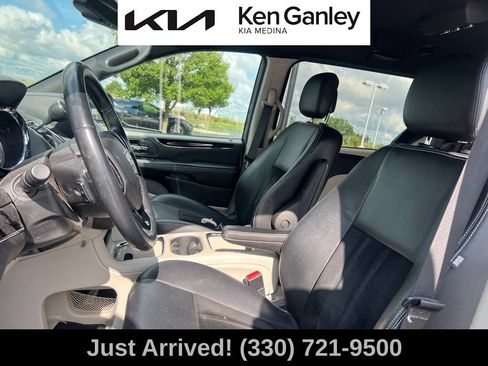 Used 2018 Dodge Grand Caravan SXT FWD image 11