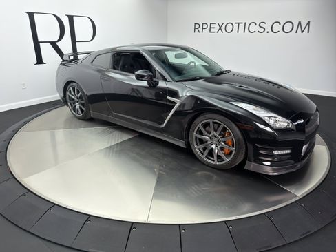 Used 2015 Nissan GT-R Premium AWD/4WD image 11