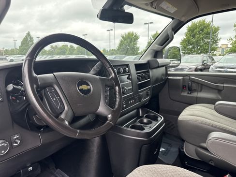 Used 2020 Chevrolet Express 3500 LT w/ LT Preferred Equipment Group RWD image 23