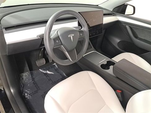 Used 2024 Tesla Model Y Long Range image 18