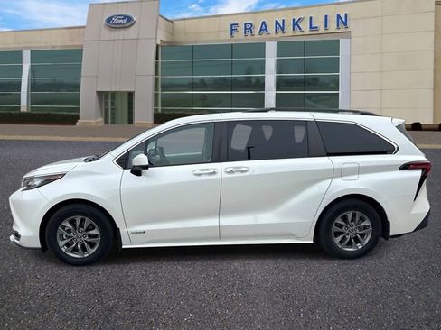 Used 2021 Toyota Sienna XLE w/ XLE Plus Package AWD/4WD image 4