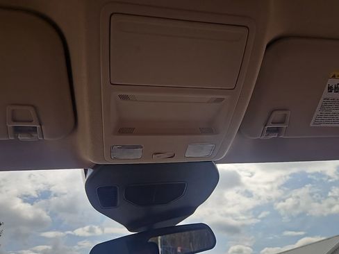 Used 2020 Ford Escape SE image 16