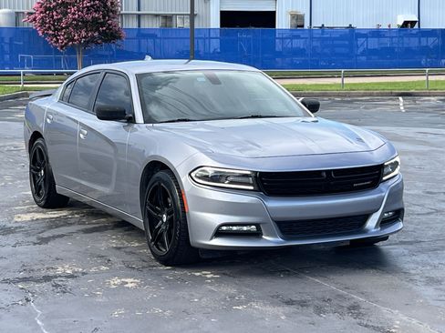 Used 2018 Dodge Charger SXT Plus RWD image 3